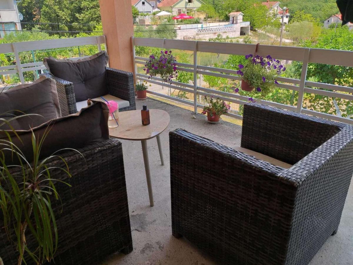 Apartment Davidovic Tivat Luaran gambar